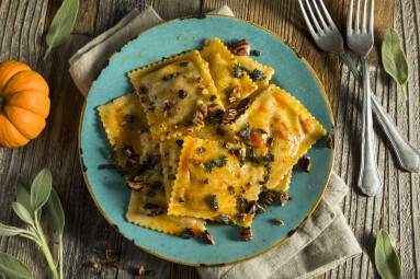 Homemade,Pumpkin,Ravioli,With,Butter,Sauce,And,Savory