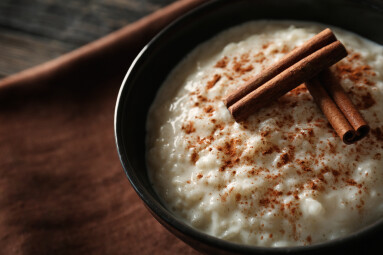 Delicious,Rice,Pudding,With,Cinnamon,In,Bowl,,Closeup