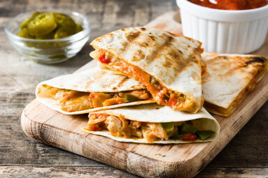 Mexican,Quesadilla,With,Chicken,,Cheese,And,Peppers,On,Wooden,Table.