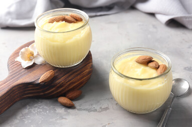 Glass,Jars,With,Vanilla,Pudding,With,Almond,On,Table