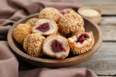 Delicious,Sesame,Balls,With,Red,Bean,Paste,On,Wooden,Table,