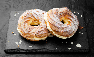 Homemade,Choux,Pastry,Cake,Paris,Brest,With,Almond,Flakes,And
