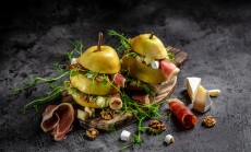 Pear,Appetizer,With,Prosciutto,Or,Spanish,Jamon,,Pears,,Camembert,,Walnut