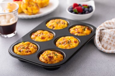Breakfast,Egg,Muffins,Or,Egg,Bites,With,Potato,,Bacon,And