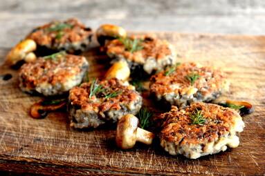 Fried,Mushroom,Cutlets,Decorated,With,Dill,On,A,Wooden,Background.