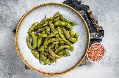 Spicy,Grilled,Edamame,Soy,Beans,With,Sea,Salt,In,A