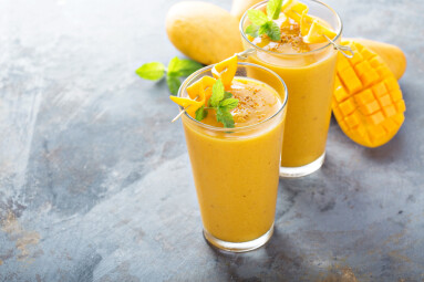 Refreshing,And,Healthy,Mango,Smoothie,In,Tall,Glasses