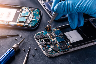 The,Asian,Technician,Repairing,The,Smartphone's,Motherboard,In,The,Lab