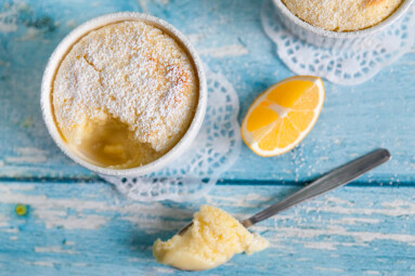 Homemade,Lemon,Puddings,With,Lemon,Zest,And,Juice,Dusted,With