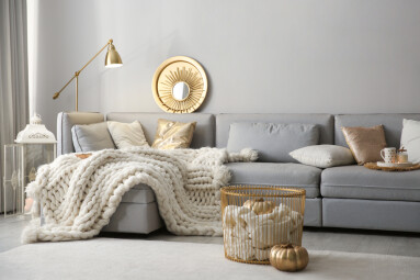 Cozy,Living,Room,Interior,With,Knitted,Blanket,On,Comfortable,Sofa