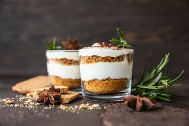 Layered,Dessert,In,Glass,Jar,With,Cookie,Crumble,And,Whipped