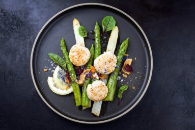 Traditional,Barbecue,Scallops,With,Green,And,White,Asparagus,Offered,As