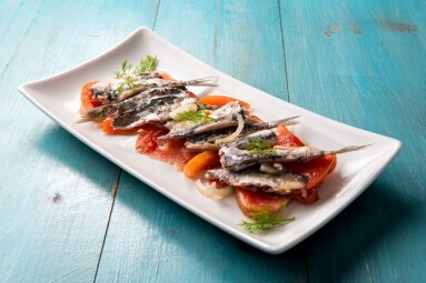 Tray,Of,Delicious,Marinated,Sardines,With,Tomato,And,Onion,,Italian