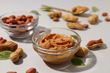 Peanut,Paste,In,A,Transparent,Plate,,On,A,Light,Background.