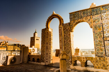 Detail,Of,Traditional,Arabic,Architecture,In,Cityscape,At,Dawn,With