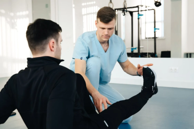Pėdų, blauzdų ir šlaunų masažas po kojų traumų- Greitesnis atsistatymas ir skausmo mažinimas