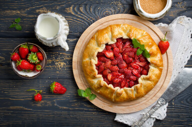 Baked,Galette,Or,Open,Strawberry,Pie,On,The,Table.,Homemade
