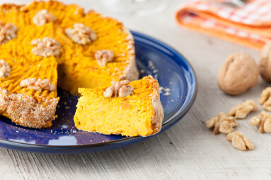 Pumpkin,Pie,With,Nuts