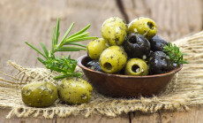 Black,And,Green,Olives,Marinated,With,Garlic,And,Fresh,Mediterranean