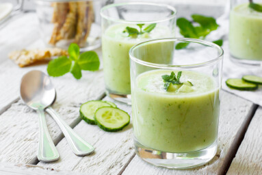 Cold,Cucumber,Soup,With,Avocado,And,Mint