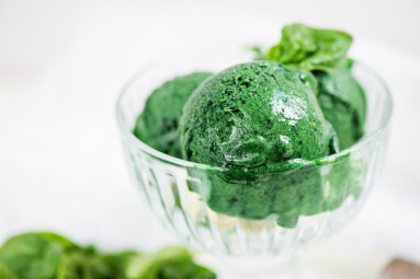 Homemade,Vegan,Banana,,Spinach,,Spirulina,Nice,Cream,Or,Sorbet.,Light