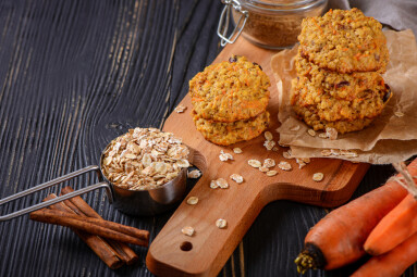 Carrot,Oatmeal,Cookies,With,With,Cranberries,And,Cinnamon,On,A