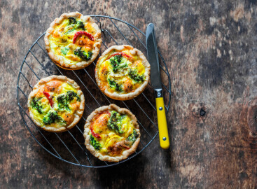 Broccoli,Cheddar,Mini,Savory,Pies,On,Wooden,Background,,Top,View.