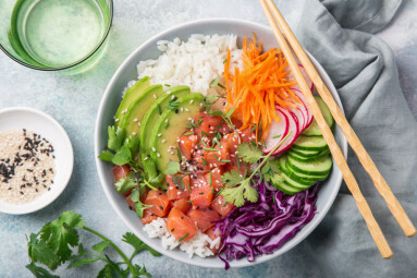 Salmon,Poke,Bowl,(avocado,,Salmon,,Carrot,,Cucumber,,Red,Cabbage,,Radish