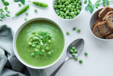 Fresh,Green,Pea,Soup,Bowl,On,White,Tile,Background