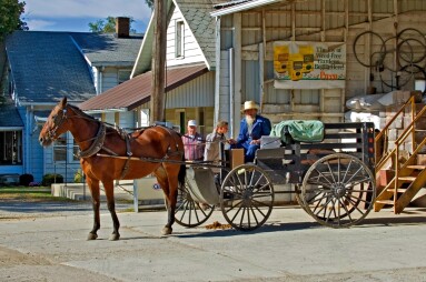 Amish,Couple,In,Horse,And,Buggy,In,Shipshewana,Indiana.,Created