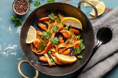 Tagliatelle,Pasta,With,Mussels,And,Shrimp,In,The,Bowl,On