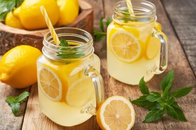 Homemade,Lemonade,With,Lemon,And,Mint,In,Mason,Jar,On