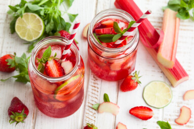 Preparation,Homemade,Refreshing,Strawberry,lime,And,Rhubarb,Lemonade,With,Mint