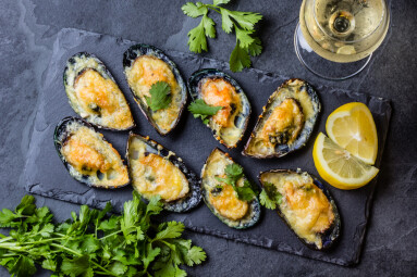 Seafood.,Shellfish,Mussels.,Baked,Mussels,With,Cheese,,Cilantro,And,Lemon