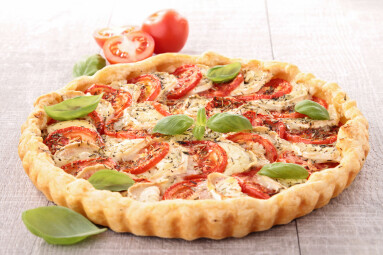 Tomato,cheese,And,Basil,Tart