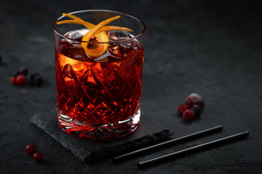 Classic,Negroni,Cocktail,In,A,Retro,Glass,With,Ice,And