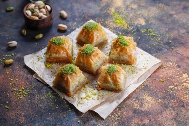 Turkish-style,Pistachio,Baklava,With,A,Glass,Of,Milk.