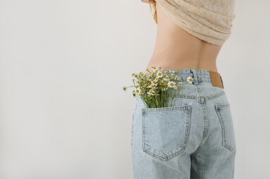 Backside,View,Of,Young,Pretty,Woman.,Chamomile,Flowers,Bouquet,In