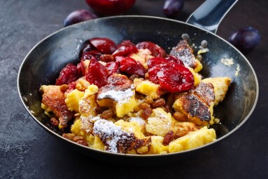 Traditional,Austrian,Kaiserschmarren,With,Plums,And,Raisins,Served,As,A