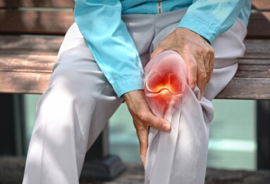 Close,Up,Of,Elderly,Woman,Holding,Knee,With,Pain,Due