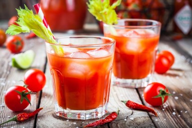 Cocktail,Bloody,Mary,With,Ice,In,Glasses,On,A,Wooden