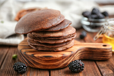 Stack,Of,Delicious,Chocolate,Pancakes,On,Wooden,Board