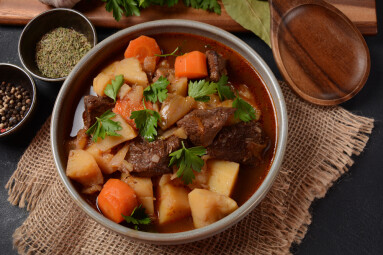 Irish,Stew,Made,With,Beef,,Potatoes,,Carrots,And,Herbs.,Traditional