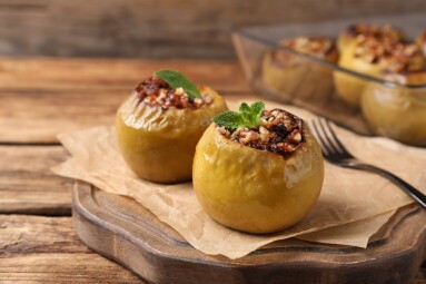 Tasty,Baked,Apples,Served,On,Wooden,Table