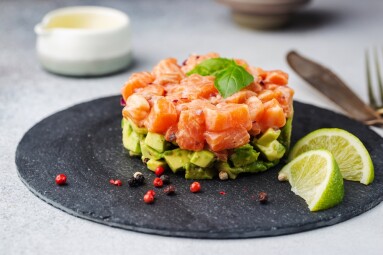 Delicious,Avocado,And,Raw,Salmon,Salad,,Tartare,,Served,On,A