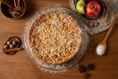 A,Top,View,Of,An,Apple,Crumble,Pie,On,A