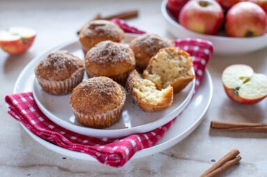 Apple,Muffins,With,Sugar,Cinnamon,Topping