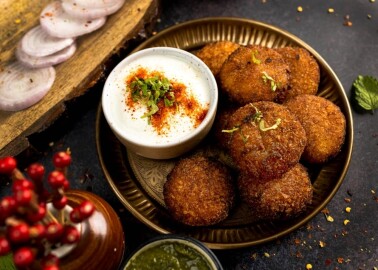 Aloo,Tikki,,Also,Known,As,Potato,Cutlet,Or,Patties,,Stands