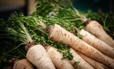 Selective,Blur,On,Parsnip,Roots,For,Sale,On,A,Serbian