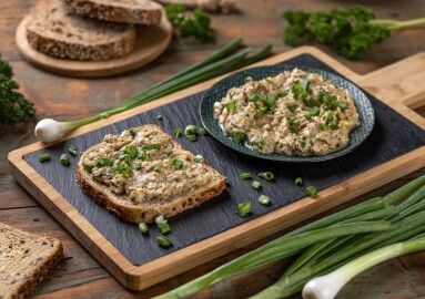 Delicious,Homemade,Tuna,Spread,With,Chives,On,Whole,Wheat,Bread